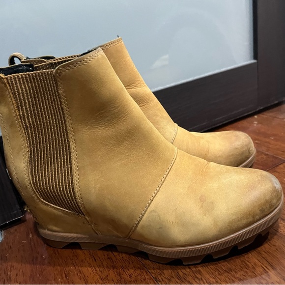 Sorel Shoes - Sorel Chelsea Wedge Bootie size 8